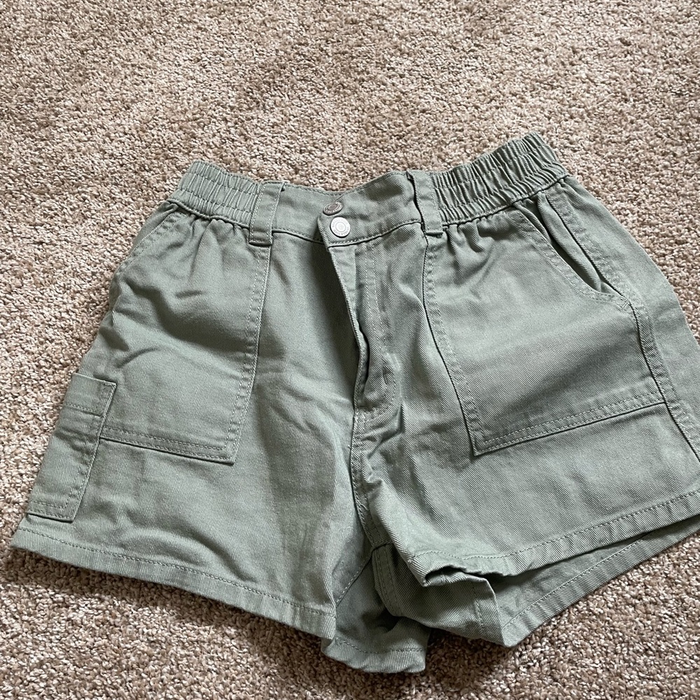 *Donating 5/30* Vanilla Star Sage Green Women's Cargo Shorts